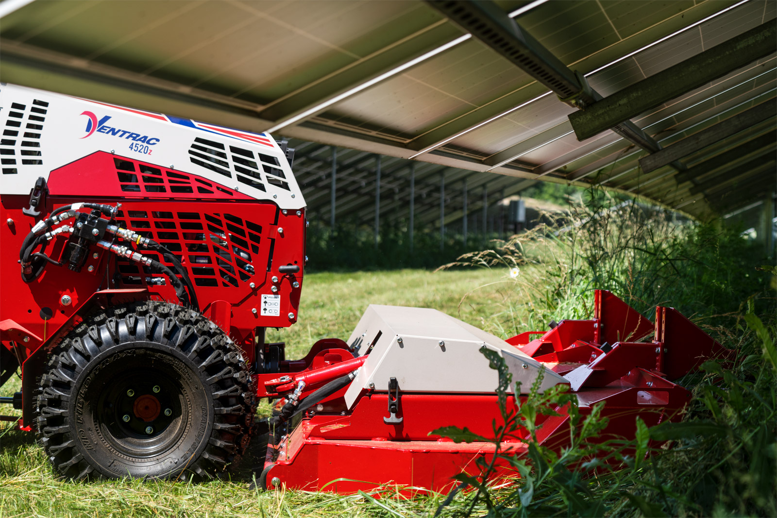 Clean online solar facility groundcover